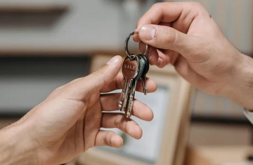 Sucesión o donación: qué tener en cuenta, costos y cuándo conviene cada opción para proteger una vivienda